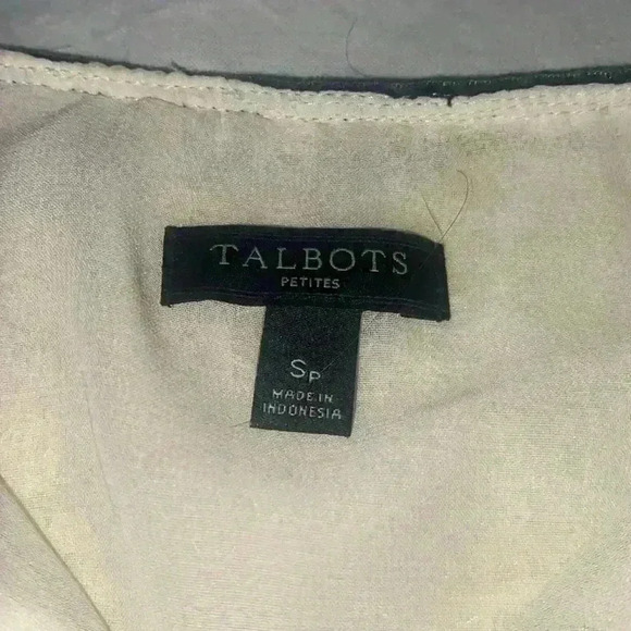 Gorgeous Talbots lace top with black velvet trim - Picture 5 of 8